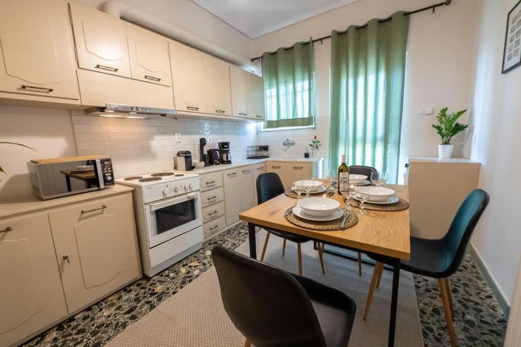 Nima's House, Traditional Flat With View Aitoliko